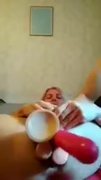 Засунула бы все фаллоимитаторы мира